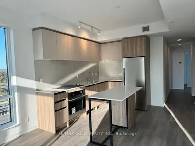 Condo Apartment in Vaughan