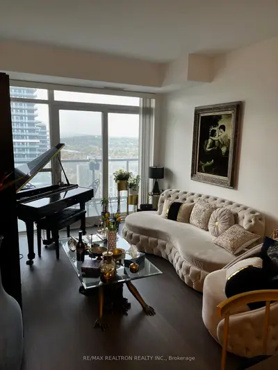 Condo Apartment in Richmond Hill