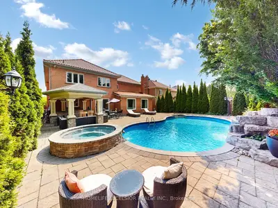 Detached in Richmond Hill