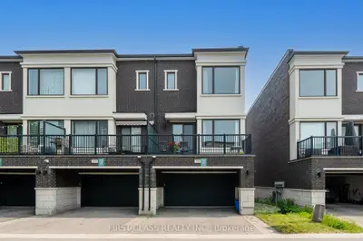 Att/Row/Townhouse in Vaughan