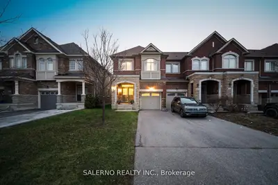 Att/Row/Townhouse in Vaughan