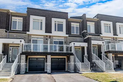 Att/Row/Townhouse in Richmond Hill
