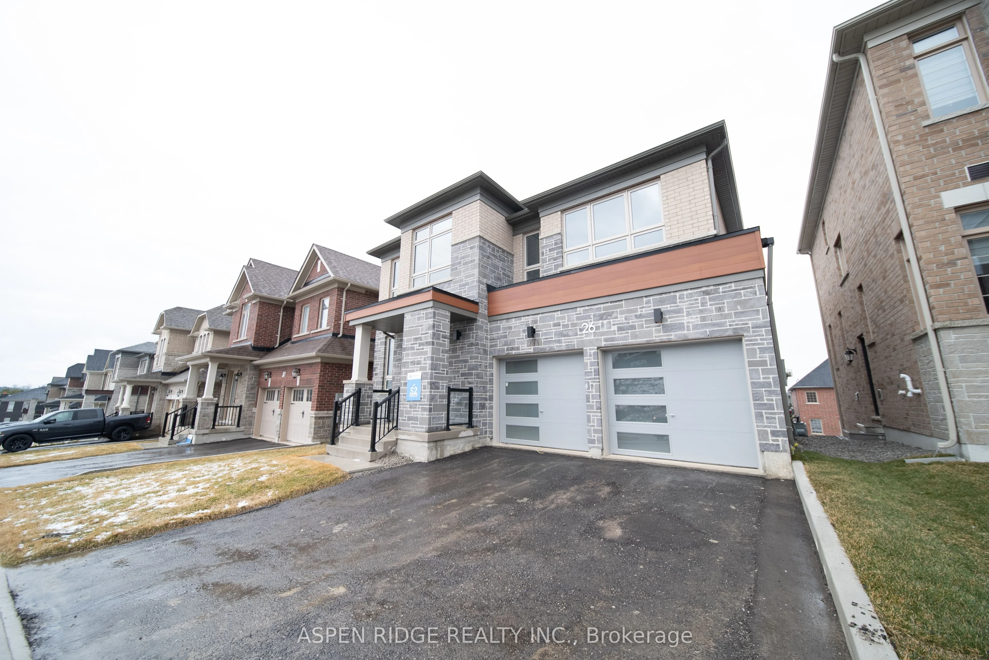 26 Wraggs Road, Bradford West Gwillimbury, ON L3Z 4N1