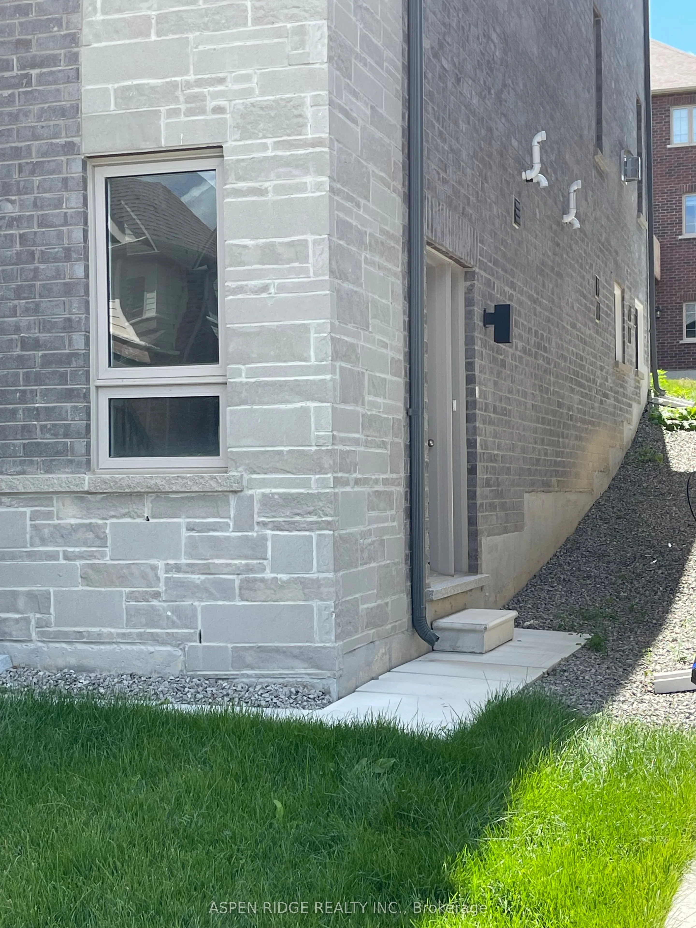 165 Rowe Street, Bradford West Gwillimbury, ON L3Z 4N2
