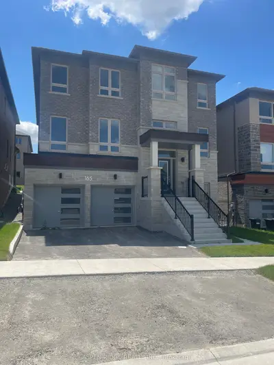 Detached in Bradford West Gwillimbury