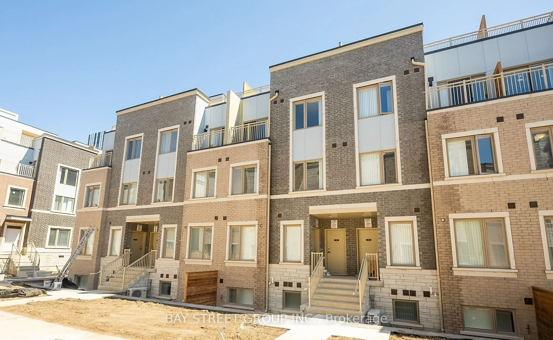 Condo Townhouse in Vaughan