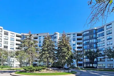 Condo Apartment in Vaughan