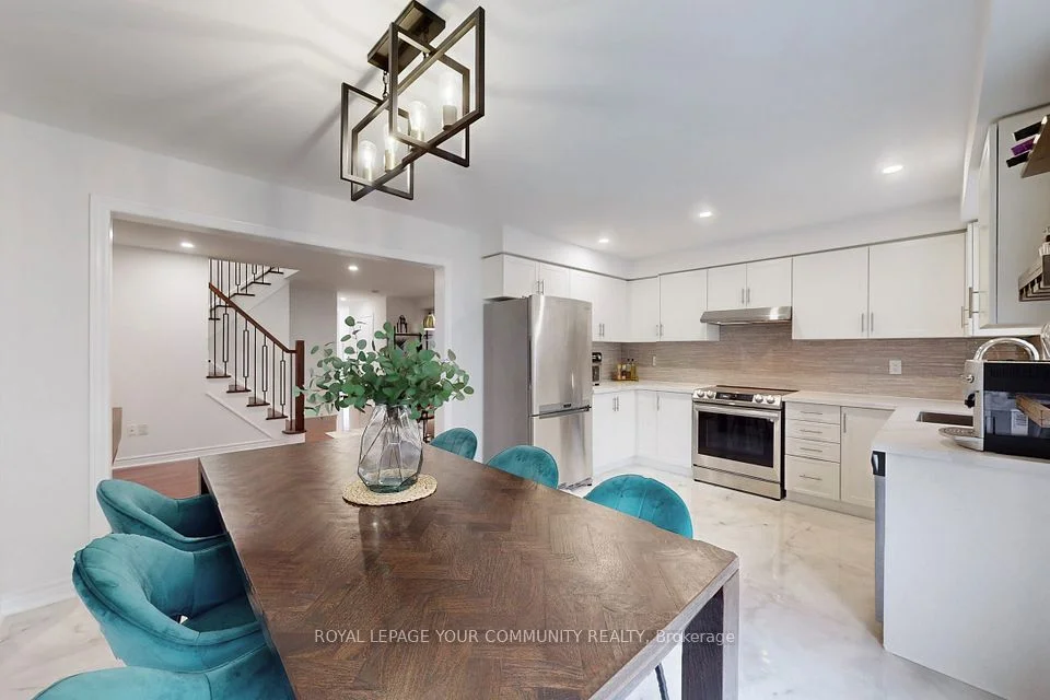 52 Four Seasons Crescent, East Gwillimbury, On L9n 0c3