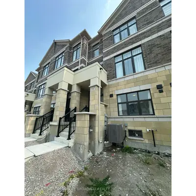 Att/Row/Townhouse in Richmond Hill