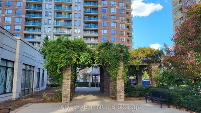Condo Apartment in Richmond Hill