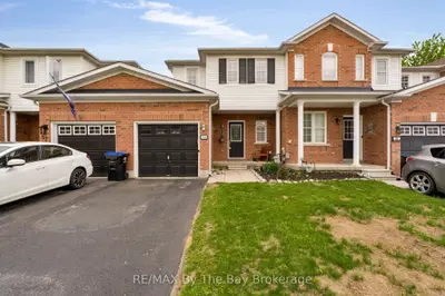 Att/Row/Townhouse in Essa