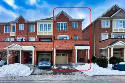 Att/Row/Townhouse in Vaughan