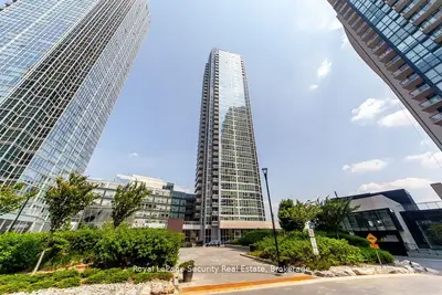 Condo Apartment in Vaughan