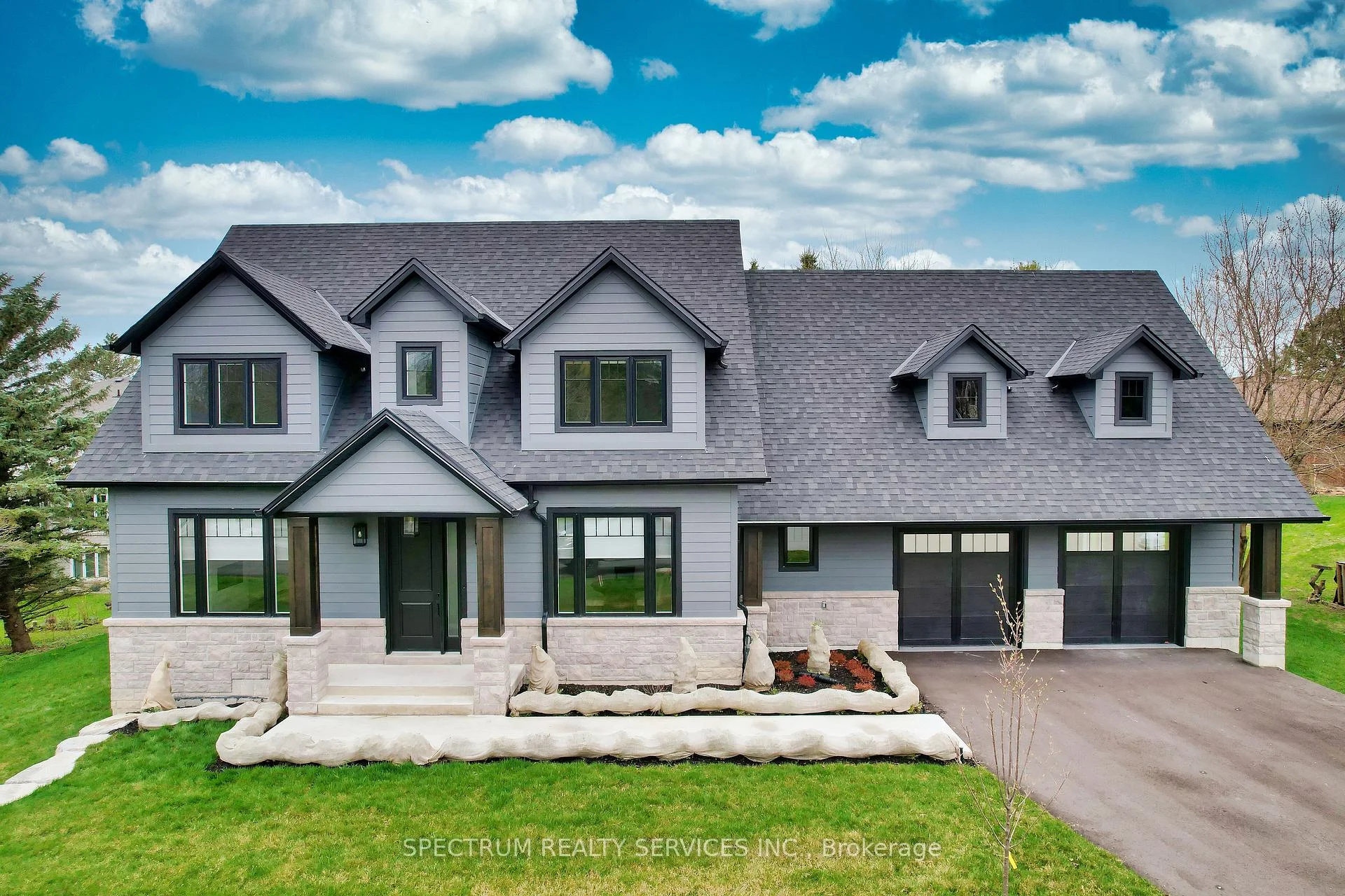 16 McGuire Court, King, ON L0G 1T0
