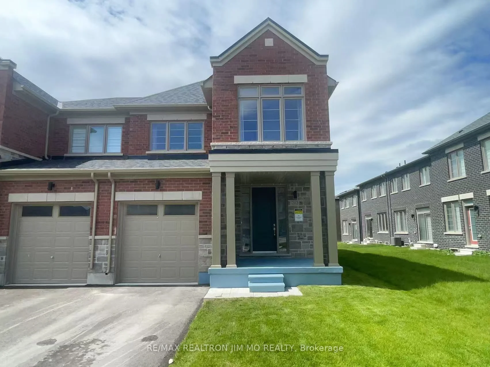 212 Thompson Drive, East Gwillimbury, ON L9N 0V7