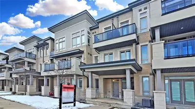 Condo Townhouse in Vaughan