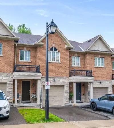 Att/Row/Townhouse in Vaughan