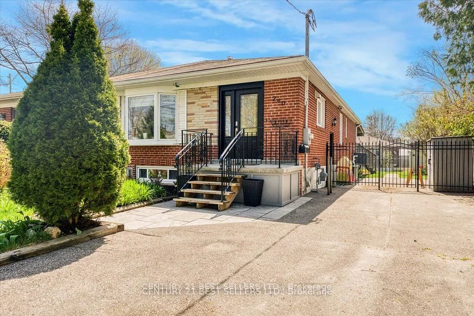 240 Elka Drive, Richmond Hill, ON L4C 3A3