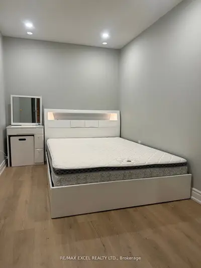 Semi-Detached in Richmond Hill