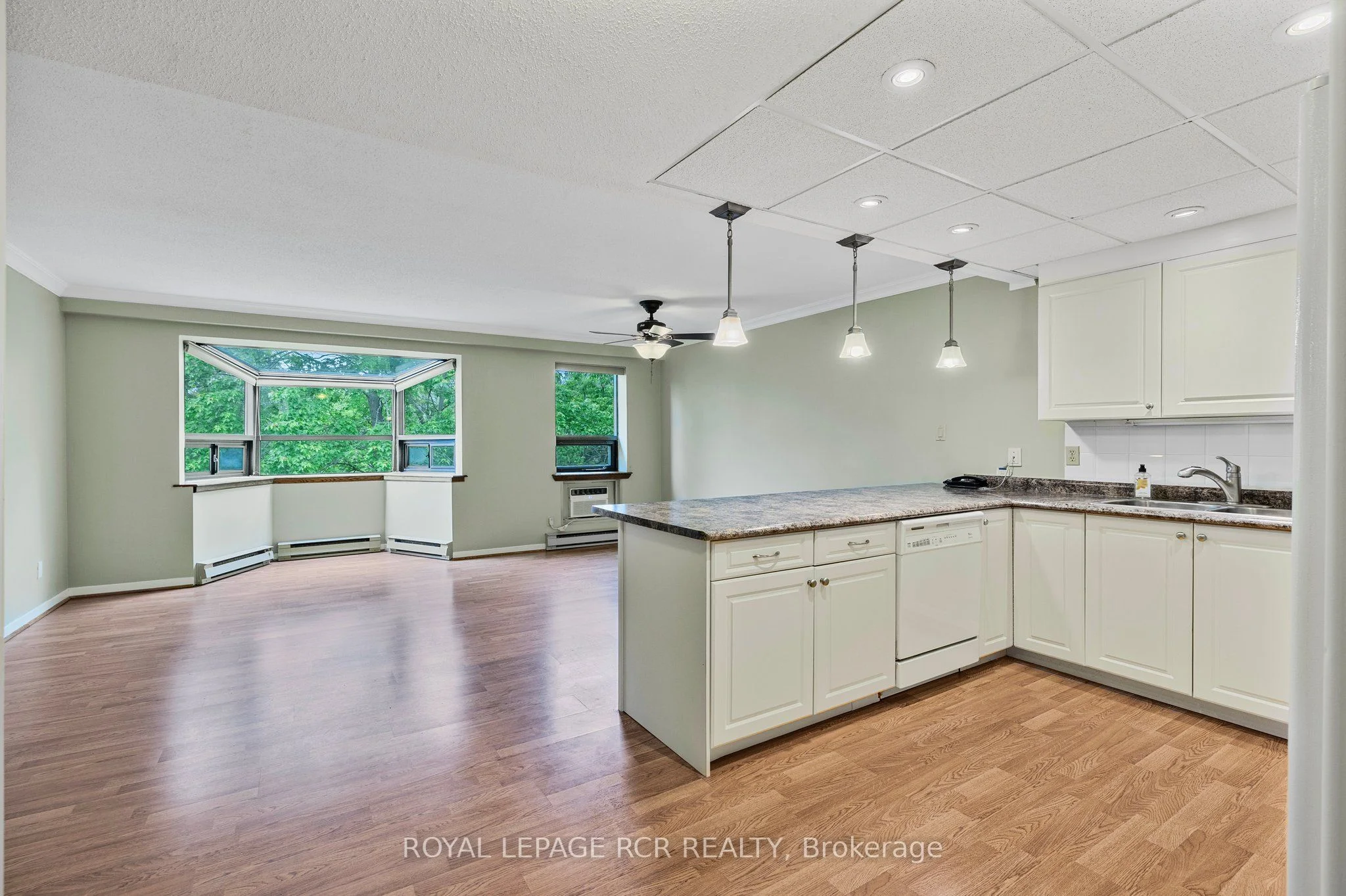 166 Olive Street 305, East Gwillimbury, ON L9N 1M9
