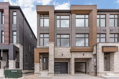 Att/Row/Townhouse in Vaughan