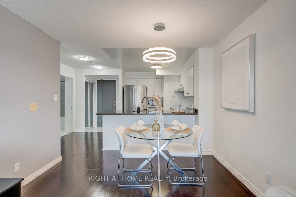 Condo Apartment in Richmond Hill