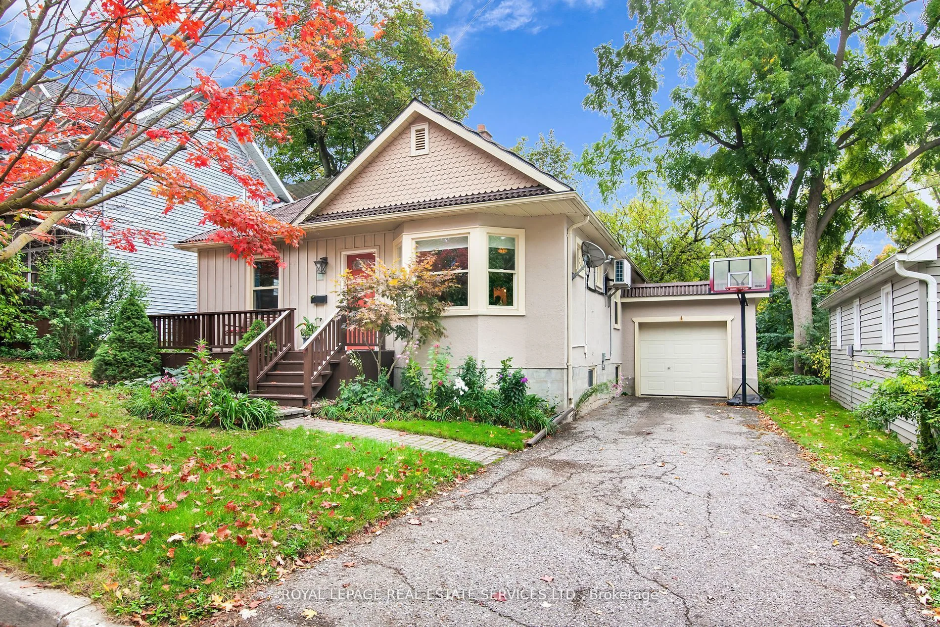 Detached in Aurora