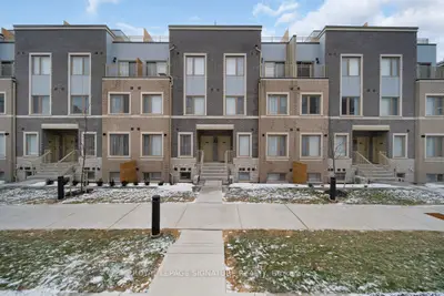 Condo Townhouse in Vaughan