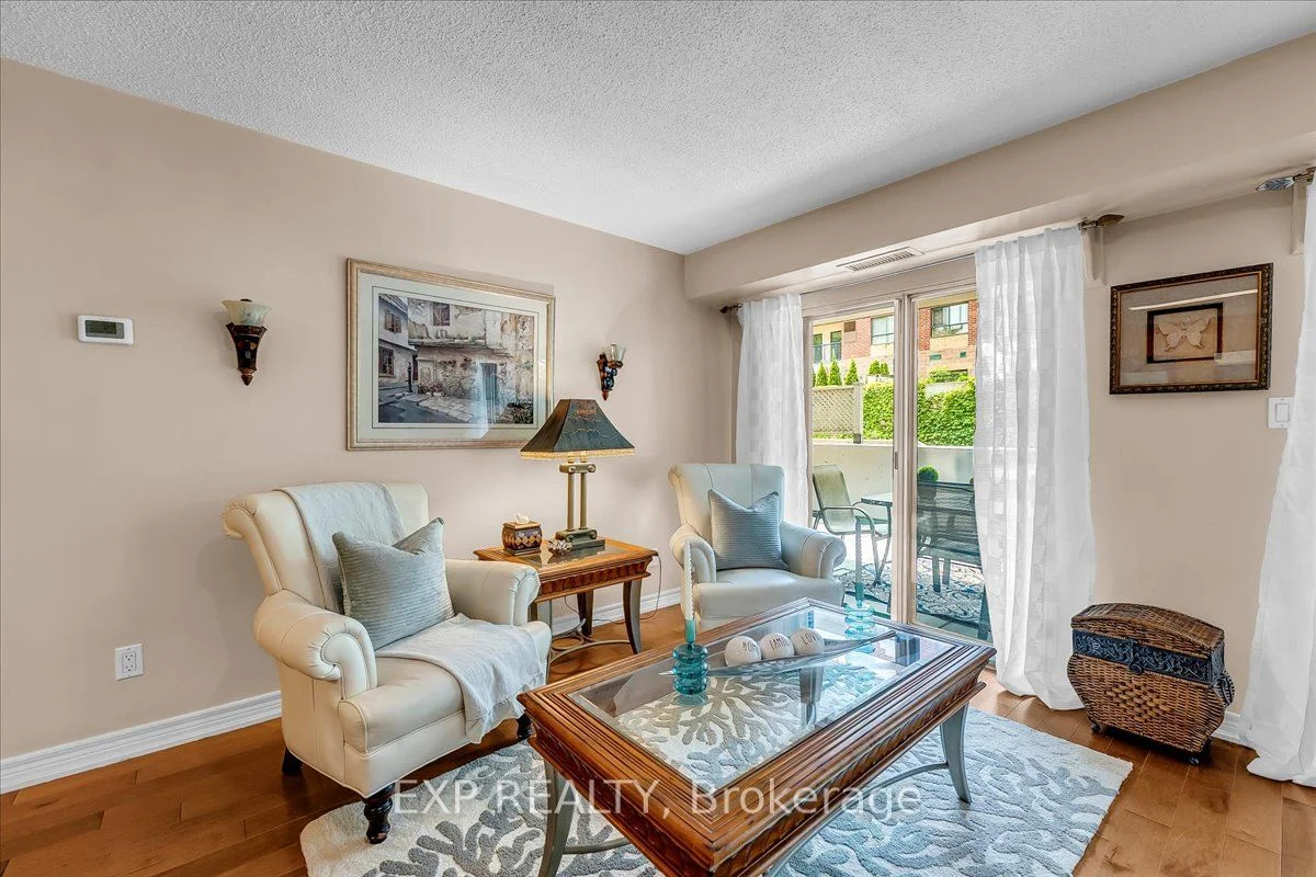 Condo Apartment in Vaughan