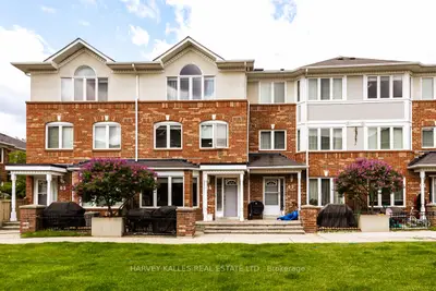 Condo Townhouse in Vaughan
