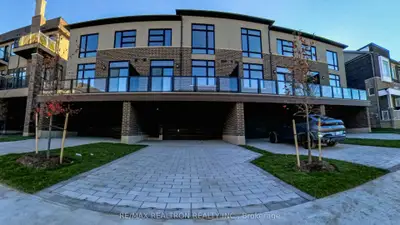 Att/Row/Townhouse in Richmond Hill