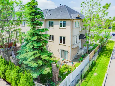 Condo Townhouse in Richmond Hill