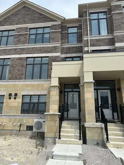 Att/Row/Townhouse in Richmond Hill