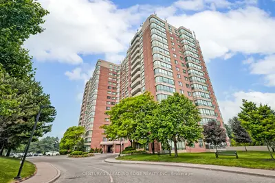 Condo Apartment in Vaughan