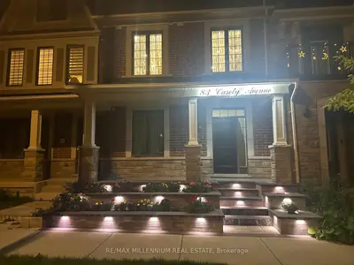 Att/Row/Townhouse in Richmond Hill