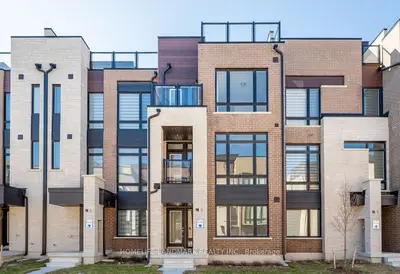 Att/Row/Townhouse in Richmond Hill