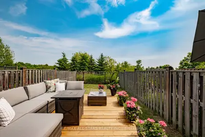 Att/Row/Townhouse in Whitchurch-Stouffville