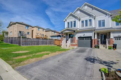 Att/Row/Townhouse in Bradford West Gwillimbury