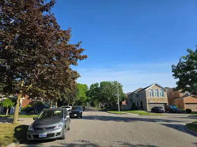 Semi-Detached in Aurora