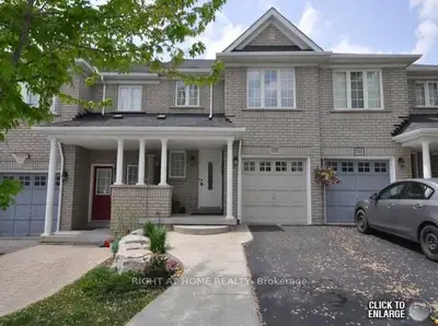 Att/Row/Townhouse in Newmarket
