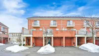 Att/Row/Townhouse in Markham