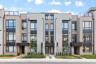 Att/Row/Townhouse in Richmond Hill