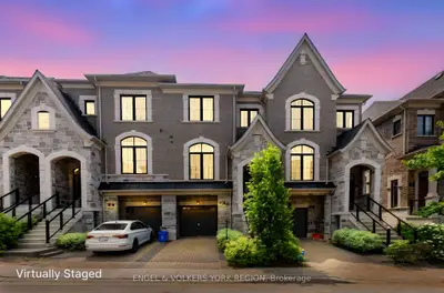 Att/Row/Townhouse in Richmond Hill