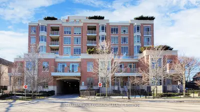 Condo Apartment in Richmond Hill