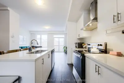 Att/Row/Townhouse in Vaughan