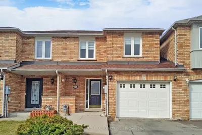 Att/Row/Townhouse in Vaughan