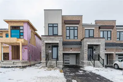 Att/Row/Townhouse in Richmond Hill