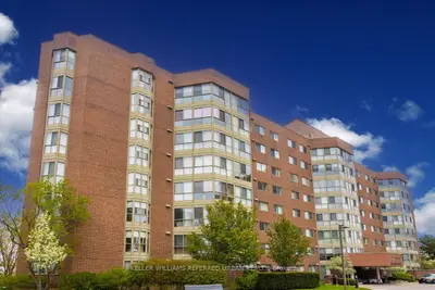 Condo Apartment in Richmond Hill