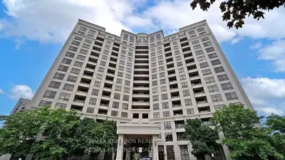 Condo Apartment in Vaughan