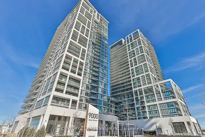 Condo Apartment in Vaughan